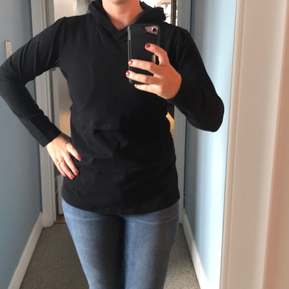 Black nursing tee with hood